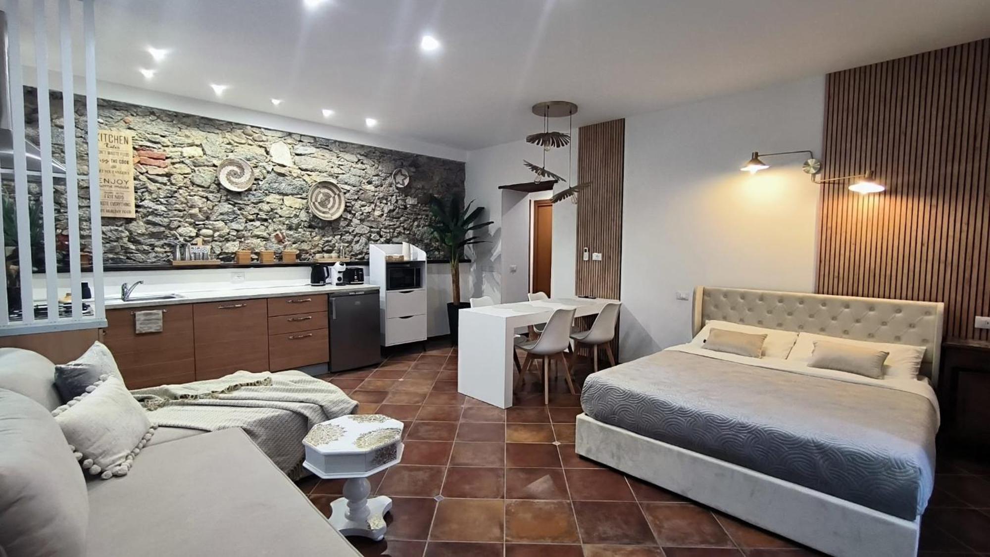 Villa Marchesa 阿罗纳 外观 照片